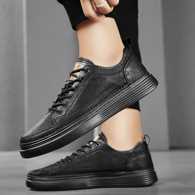 **Tênis Masculino de Couro Genuíno - Estilo e Conforto com Agostini**