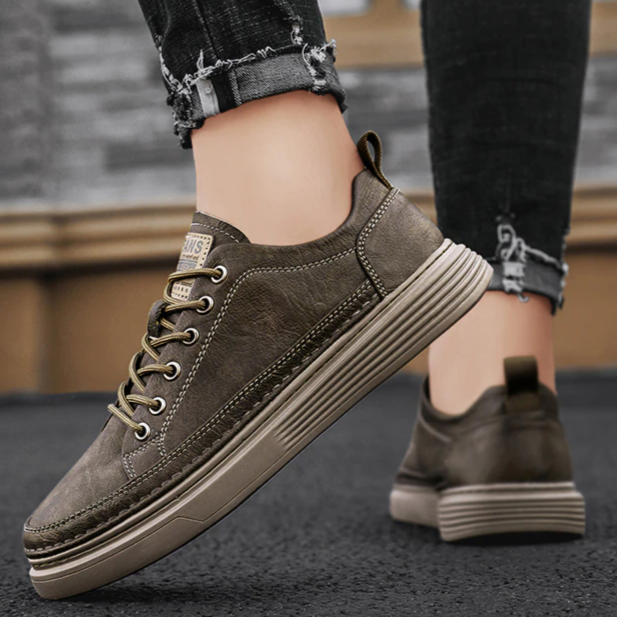 Tênis Masculino de Couro Genuíno - Conforto e Estilo Agostini