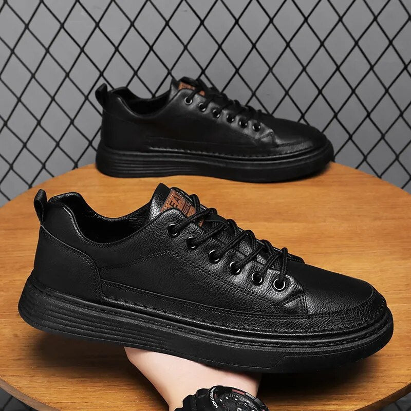 **Tênis Masculino de Couro Genuíno - Estilo e Conforto com Agostini**