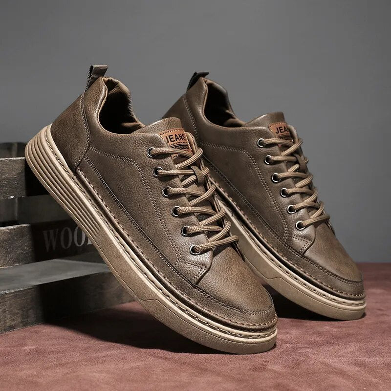 **Tênis Masculino de Couro Genuíno - Estilo e Conforto com Agostini**