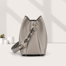 Bolsa Olívia em Couro Genuíno: Estilo e Conforto no Seu Dia a Dia