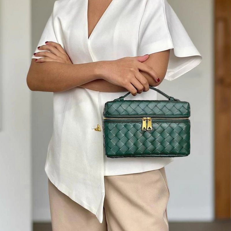 Bolsa Tiracolo Trançada em Couro Lorena: Estilo e Conforto para Seu Dia a Dia