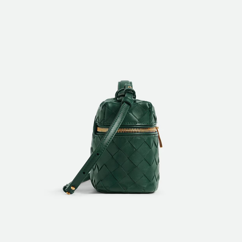 Bolsa Tiracolo Trançada em Couro Lorena: Estilo e Conforto para Seu Dia a Dia