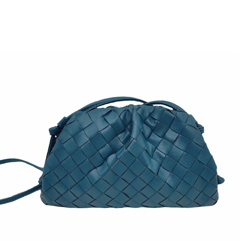 Bolsa Pouch Trançada Ava: Praticidade e Estilo para Seu Dia a Dia