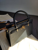 Bolsa Média Suzi – Praticidade e Estilo Para Seu Dia a Dia