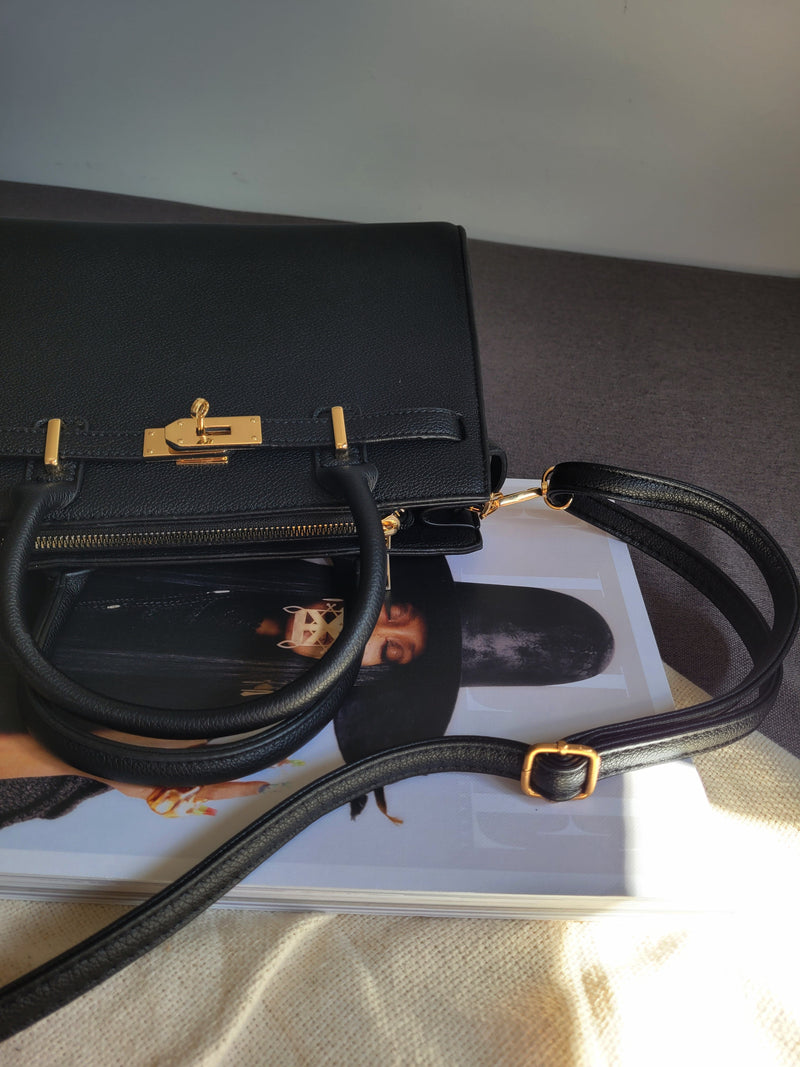 Bolsa Média Suzi – Praticidade e Estilo Para Seu Dia a Dia