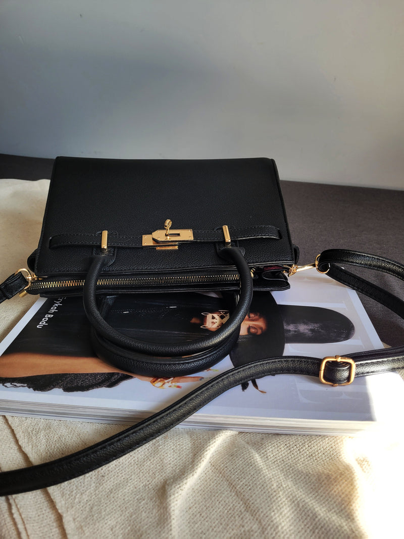 Bolsa Média Suzi – Praticidade e Estilo Para Seu Dia a Dia