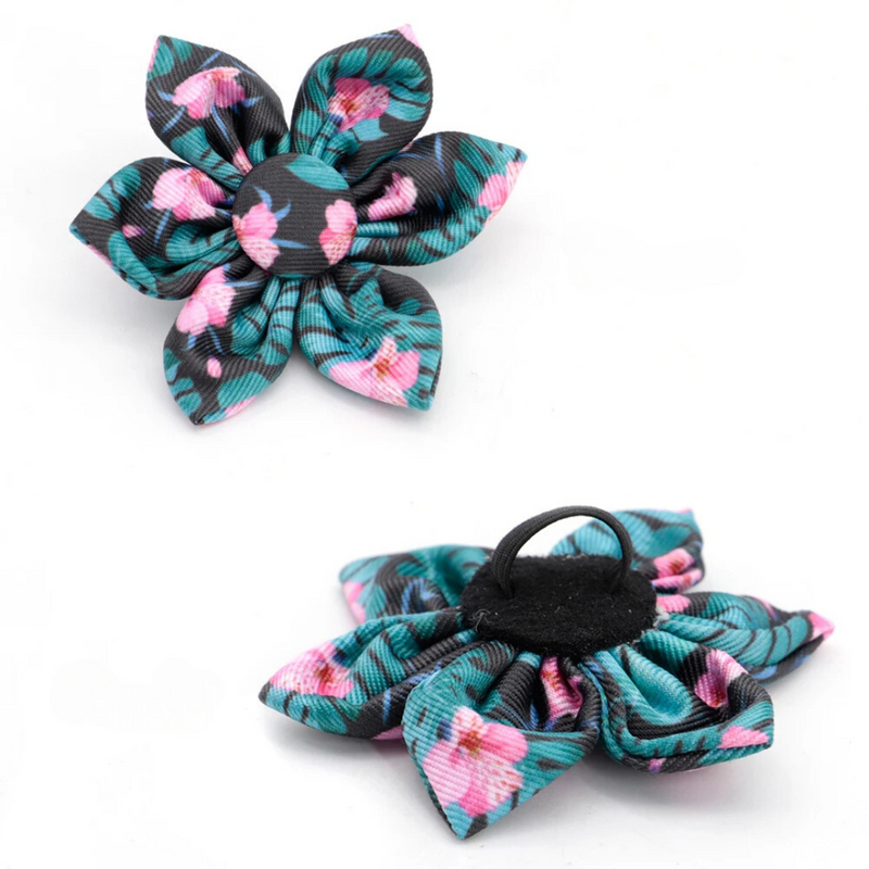 Coleira de Identificação Personalizável com Laço Floral: Estilo e Segurança para Seu Pet