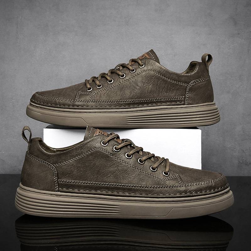 **Tênis Masculino de Couro Genuíno - Estilo e Conforto com Agostini**