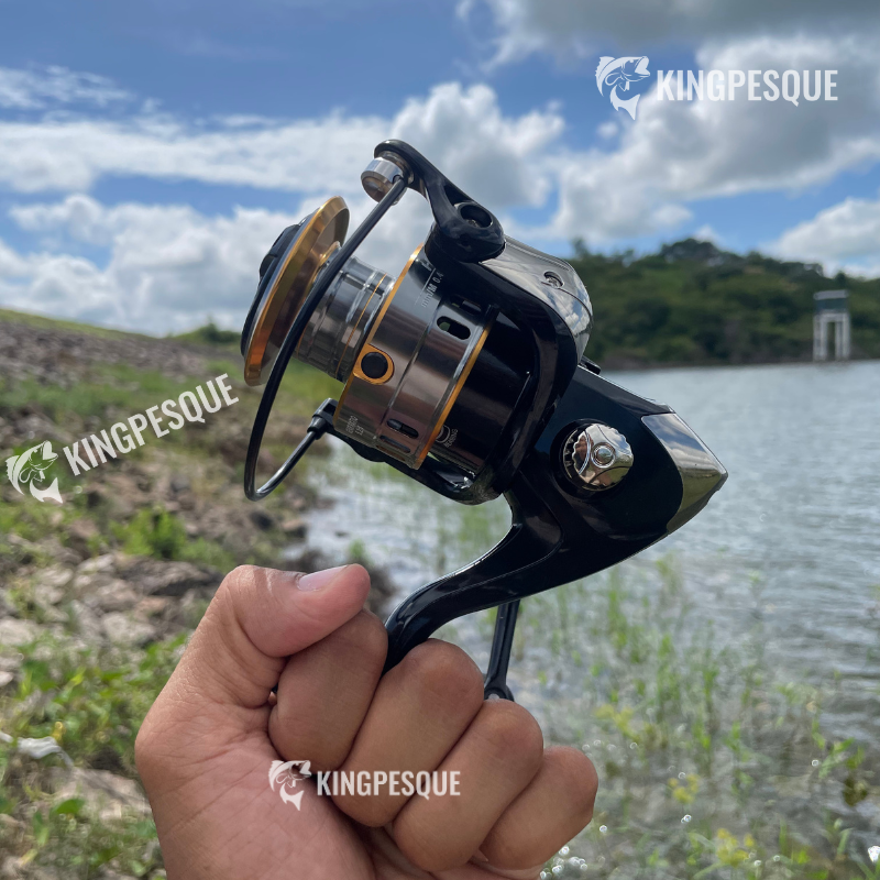 Molinete Shimano com Drag de Até 15kg e 19 Rolamentos para Rotação Impecável + Óculos de Sol Polarizados Grátis para Aventuras ao Ar Livre