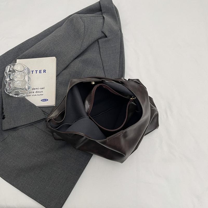 Bolsa de Ombro Soft Moderna com Necessaire Femory: Praticidade e Estilo para o Seu Dia a Dia