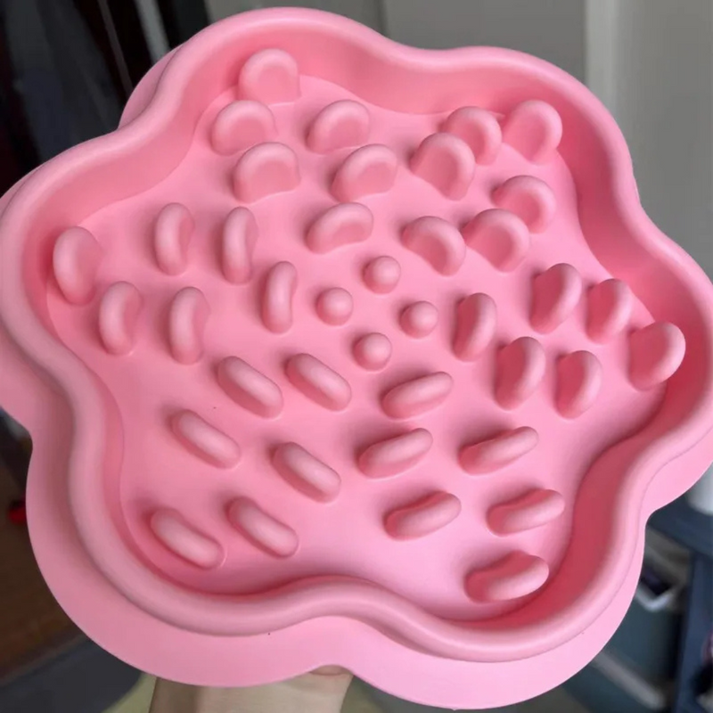 Comedouro Interativo de Silicone para Cães: Transforme as Refeições em Momentos de Diversão