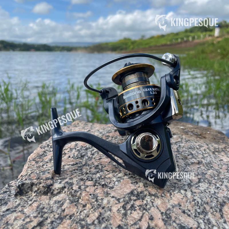 Molinete Shimano: Força de 15kg e 13 Rolamentos em Metal para Aventura sem Limites