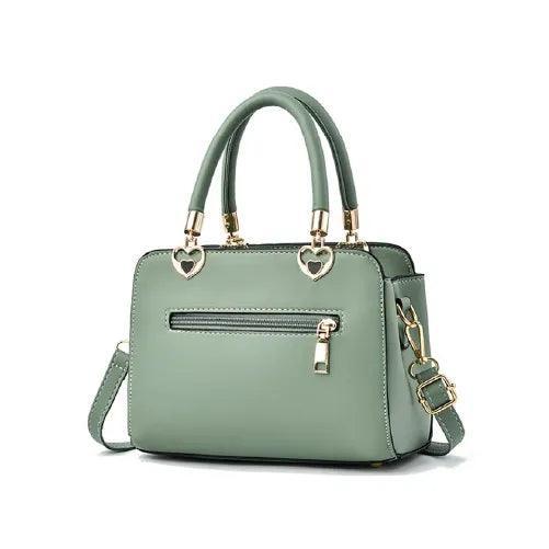 Elegância e Conforto: Bolsa Feminina em Couro Floraris