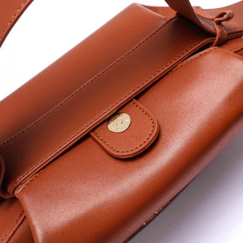 Bolsa Meia Lua com Textura Pleated - Estilo e Praticidade para o Seu Dia a Dia