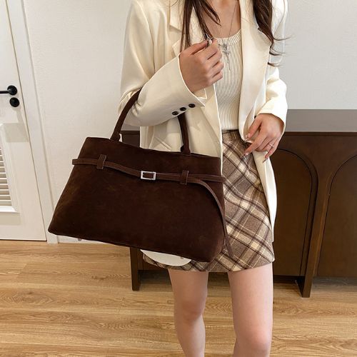 Bolsa Tote Auriane: Conforto e Estilo em Camurça