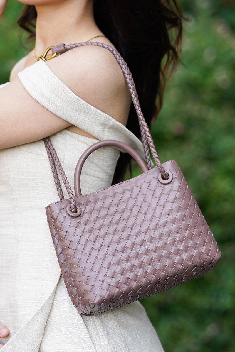 Bolsa Tote Média Adele – Estilo e Praticidade para Seu Dia a Dia