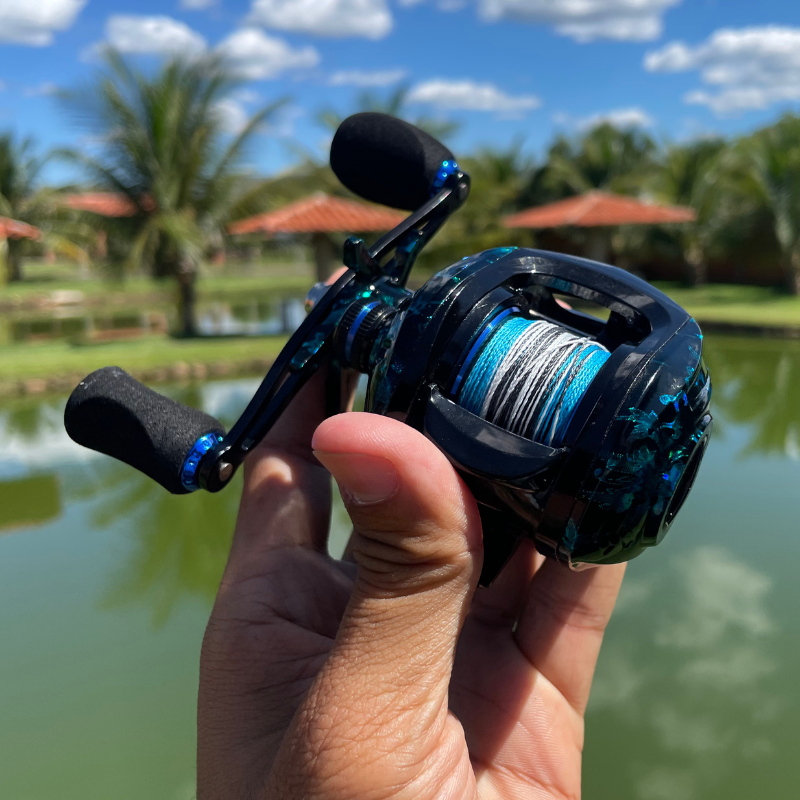 Carretilha Kingpesque Azure com Sistema Anti-Cabeleira - Drag 8kg 7.2:1 + Óculos Polarizado Kingpesque Sem Custo Adicional