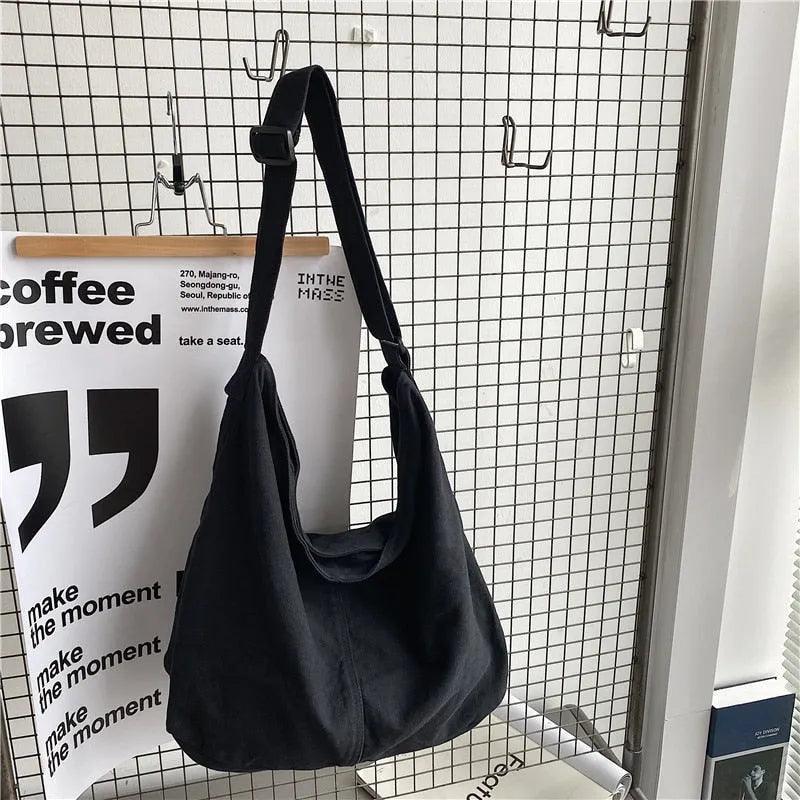 Bolsa Carteiro Feminina Urban: Estilo e Praticidade Para o Seu Dia a Dia