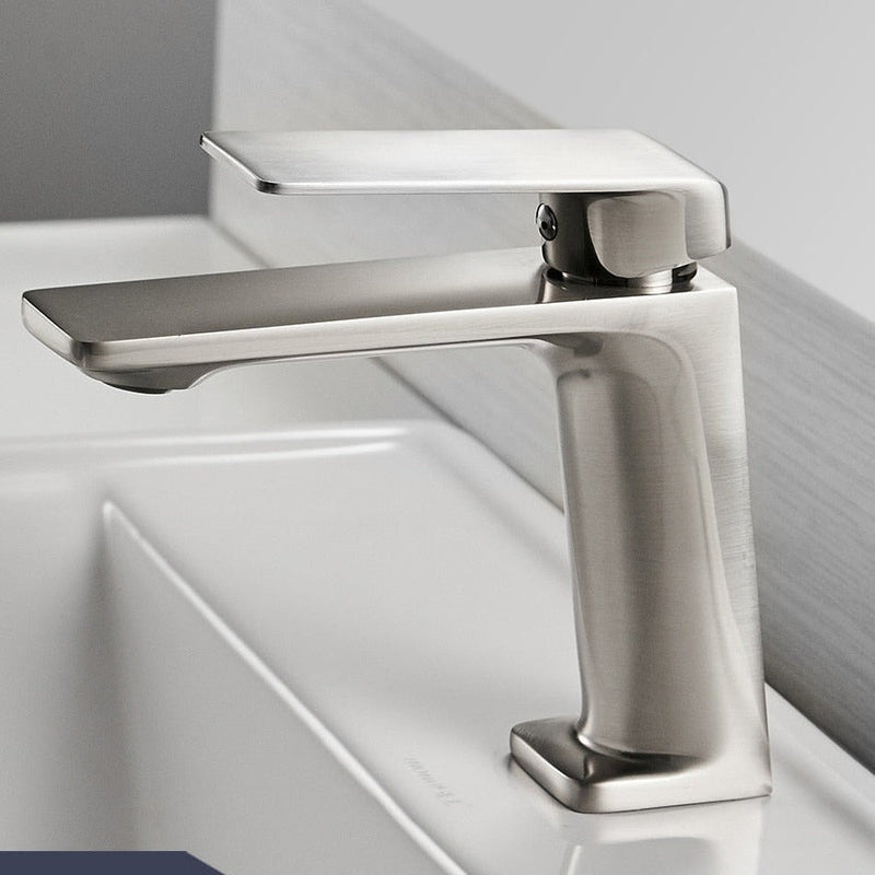 Torneira de Latão Modernista para Banheiro