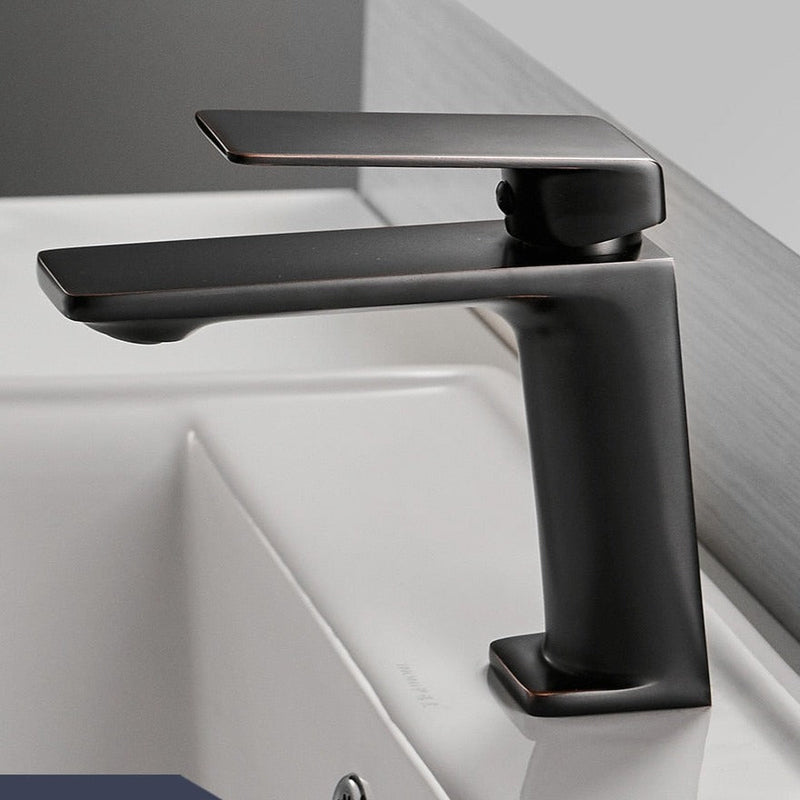 Torneira de Latão Modernista para Banheiro