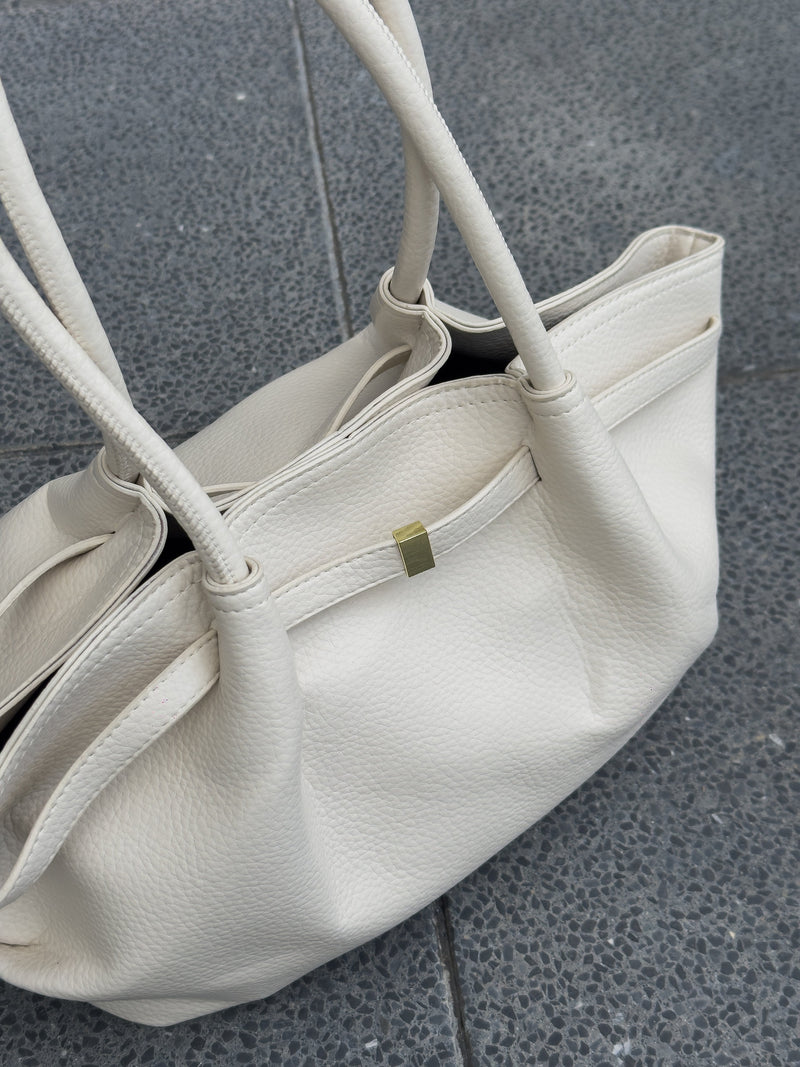 Bolsa Grande Iane: Estilo e Praticidade para o Seu Dia a Dia