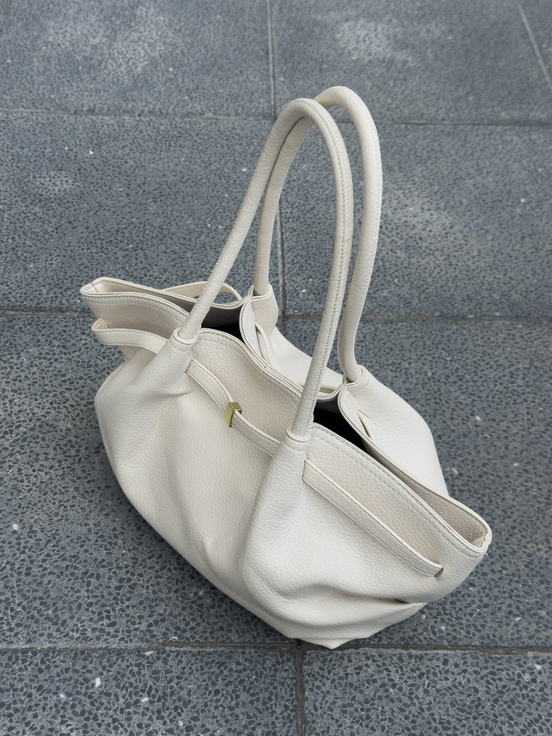 Bolsa Grande Iane: Estilo e Praticidade para o Seu Dia a Dia