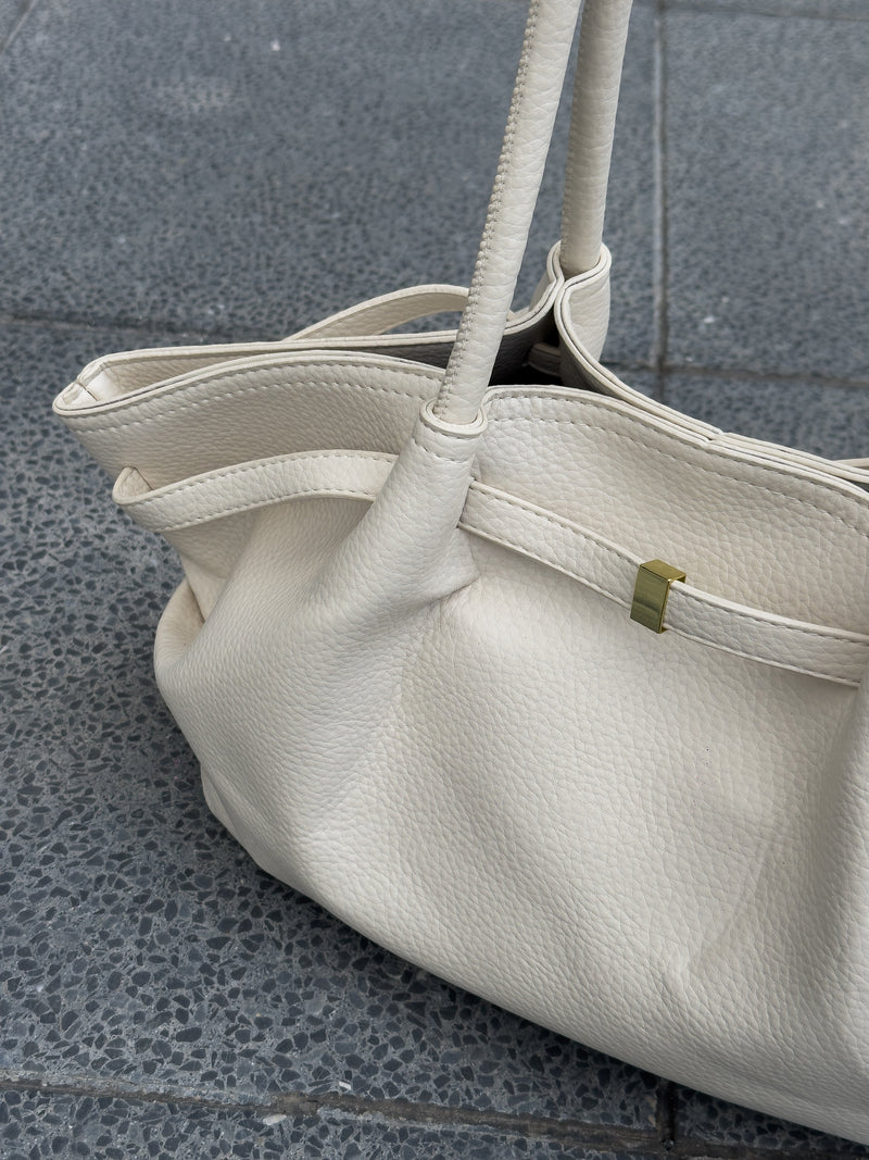 Bolsa Grande Iane: Estilo e Praticidade para o Seu Dia a Dia