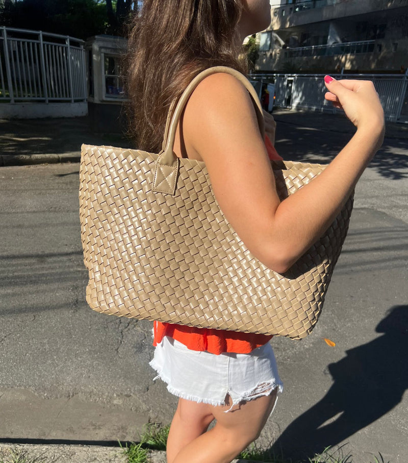 Bolsa Silvia: Praticidade e Estilo para o Seu Dia a Dia
