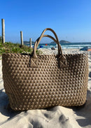 Bolsa Silvia: Praticidade e Estilo para o Seu Dia a Dia