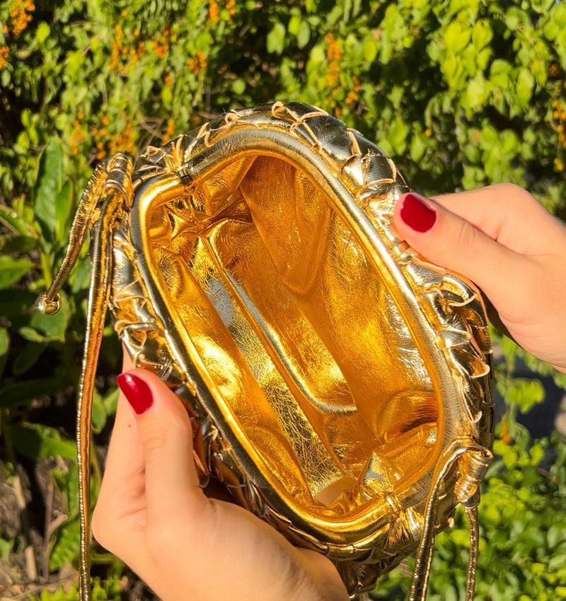 Bolsa Pouch Trançada Ava: Praticidade e Estilo para Seu Dia a Dia