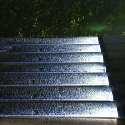 Ilumine Sua Escada Externa com Conforto – Kit de Luz LED Solar Impermeável StepGlow