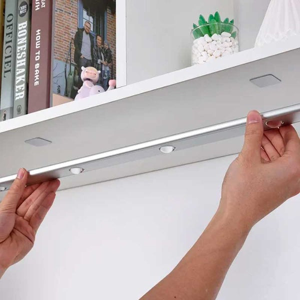 Lâmpada LED Magnética Recarregável com Sensor de Movimento para Conforto e Praticidade