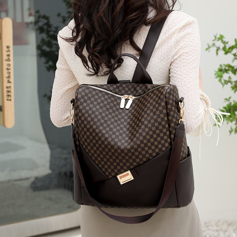 Mochila Feminina Xadrez em Couro Genuíno - Estilo e Conforto para o Seu Dia a Dia