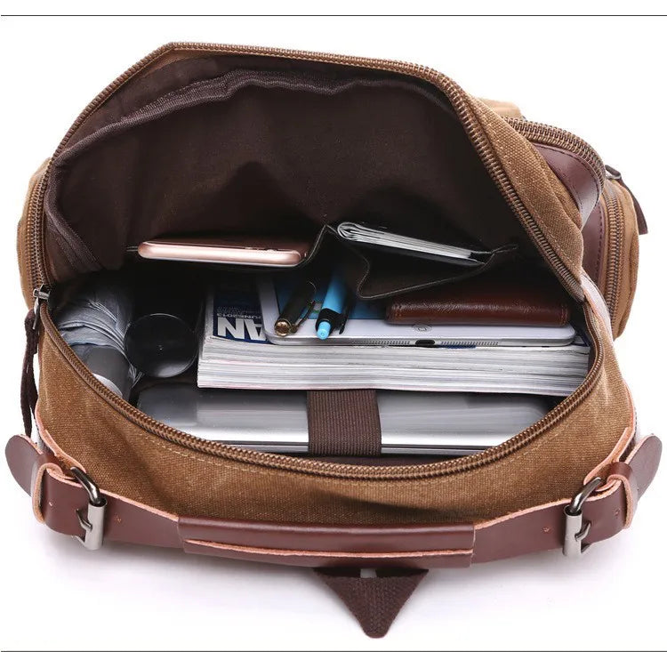 Mochila Masculina de Lona com Detalhes em Couro