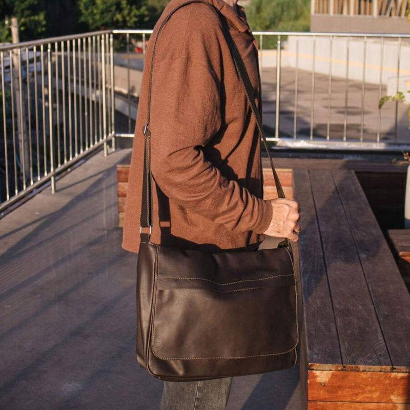 Pasta Carteiro Masculina Para Notebook Marrom | SEO