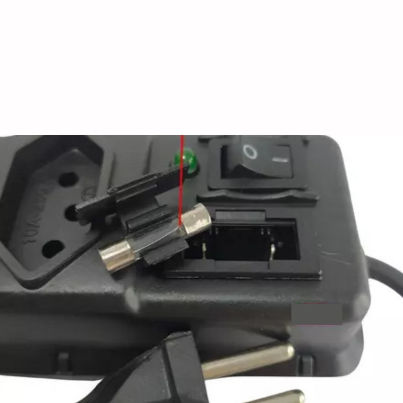 Régua de Tomadas Tripolar com Fusível – 6 Entradas para Conforto e Praticidade