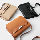 Bolsa Tiracolo Média Alane em Couro Legítimo: Praticidade e Estilo para o Seu Dia a Dia