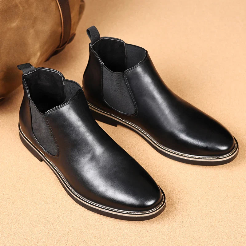 Bota Masculina em Couro Genuíno - Conforto e Estilo para o Seu Dia a Dia