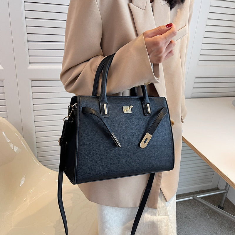 Bolsa Média Suzi – Praticidade e Estilo Para Seu Dia a Dia