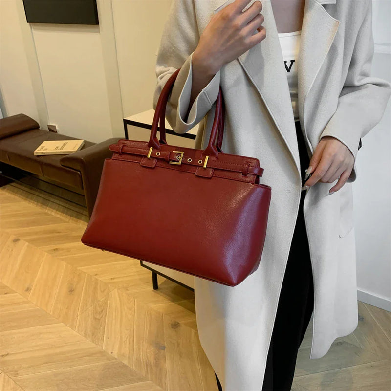 Bolsa Grande Larissa: Estilo e Conforto Para o Seu Dia a Dia