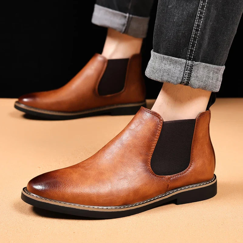 Bota Masculina em Couro Genuíno - Conforto e Estilo para o Seu Dia a Dia