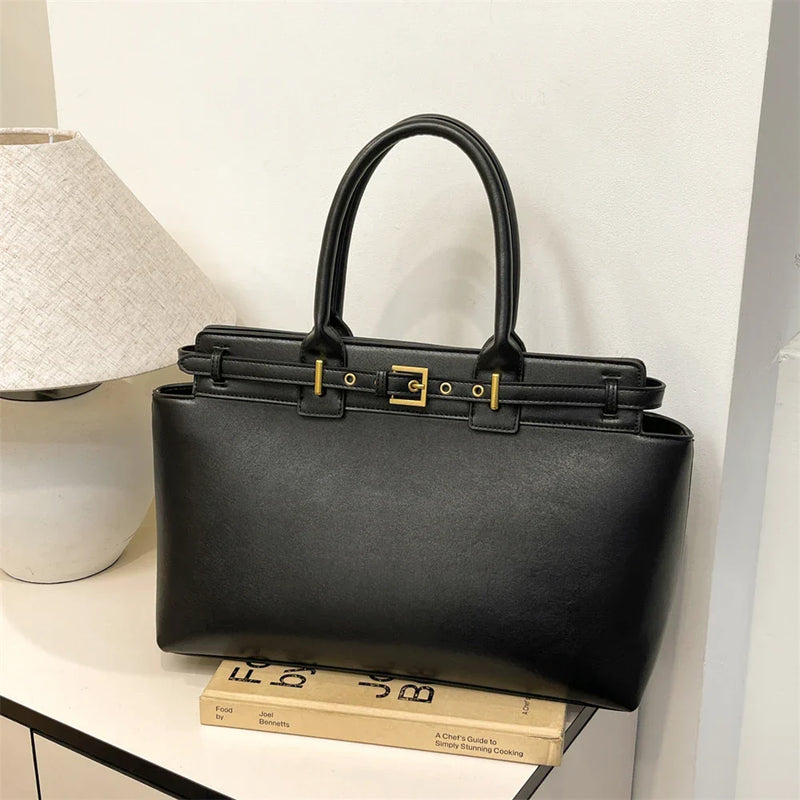 Bolsa Grande Larissa: Estilo e Conforto Para o Seu Dia a Dia