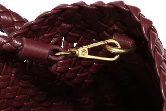 Bolsa Trançada Marina: Praticidade e Estilo em Cada Detalhe