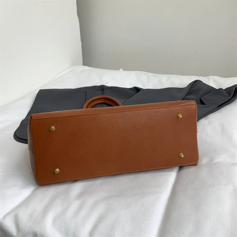 Bolsa Grande Larissa: Estilo e Conforto Para o Seu Dia a Dia