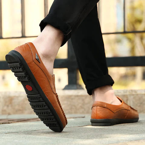 Mocassim Masculino de Couro Genuíno - Conforto e Estilo Maximilian