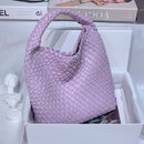 Bolsa Média Trançada Cora: Estilo e Praticidade para o Seu Dia a Dia