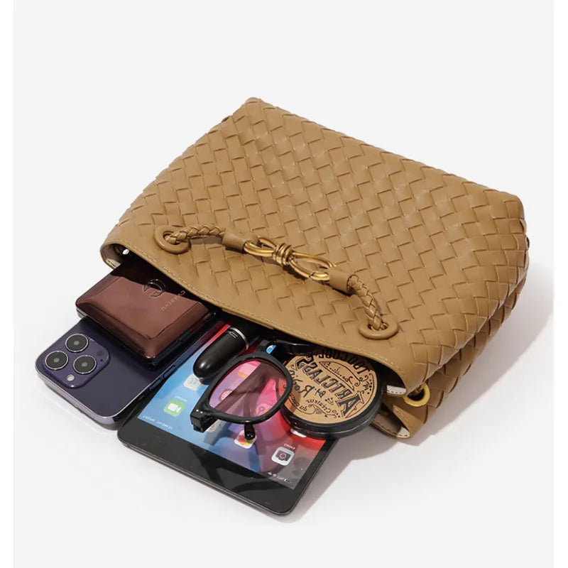 Bolsa Tote Média Adele – Estilo e Praticidade para Seu Dia a Dia