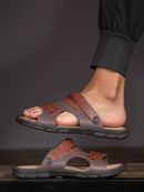 Sandália Masculina de Couro Marrom Cravejado