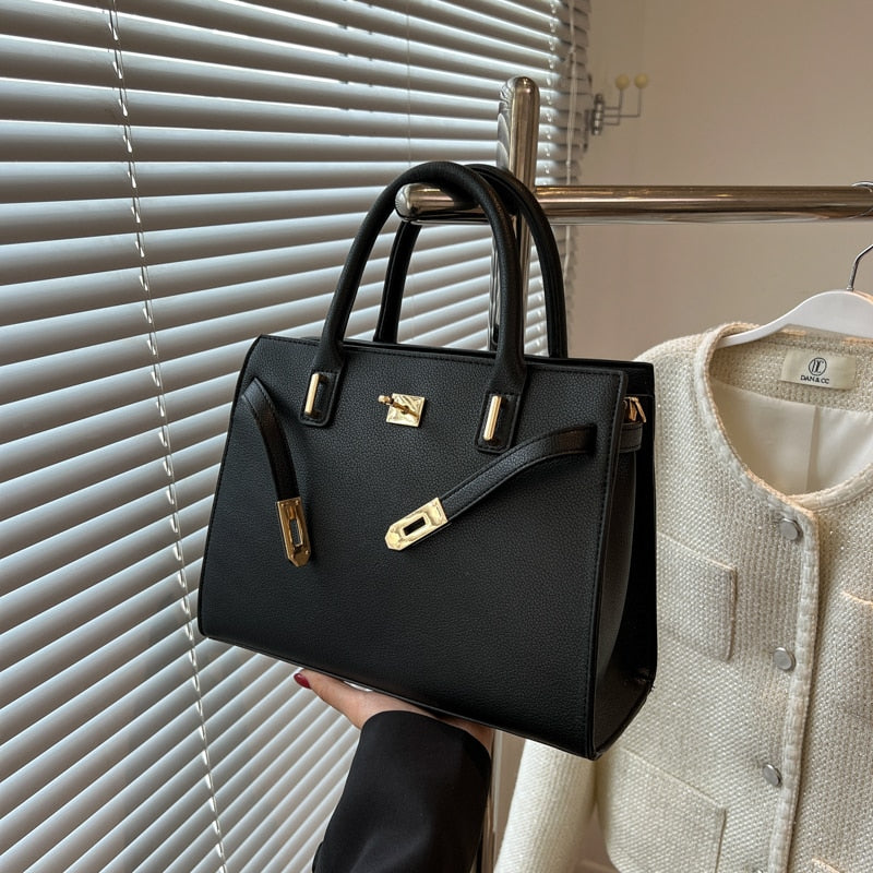 Bolsa Média Suzi – Praticidade e Estilo Para Seu Dia a Dia